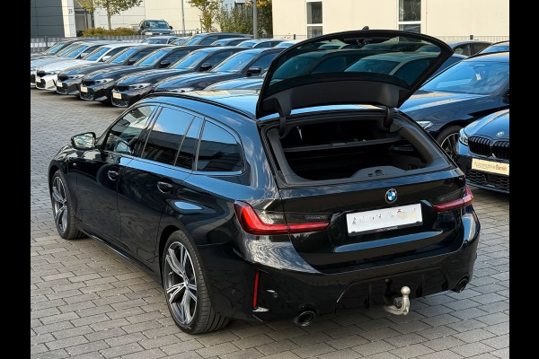 BMW 3 Serie Touring 320d xDrive M-SPORT ** LED, NAVI+, LEDER, PANORAMA, H&K SOUND, HuD, TREKH, 19-inch LMV ** 1e EIG - UNFALLFREI ** ** INFORMEER OOK NAAR ONZE AANTREKKELIJKE FINANCIAL-LEASE TARIEVEN **