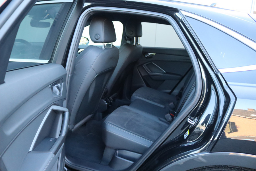 Audi Q3 Sportback 45 TFSI e PHEV Automaat S Edition Navigatie/Elektr.-trekhaak/Stoelverwarming/19-Inch/Keyfree