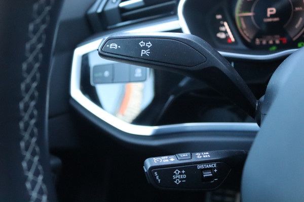 Audi Q3 Sportback 45 TFSI e PHEV Automaat S Edition Navigatie/Elektr.-trekhaak/Stoelverwarming/19-Inch/Keyfree