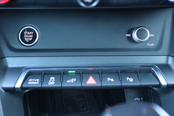 Audi Q3 Sportback 45 TFSI e PHEV Automaat S Edition Navigatie/Elektr.-trekhaak/Stoelverwarming/19-Inch/Keyfree