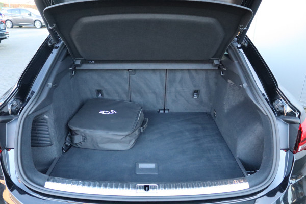 Audi Q3 Sportback 45 TFSI e PHEV Automaat S Edition Navigatie/Elektr.-trekhaak/Stoelverwarming/19-Inch/Keyfree
