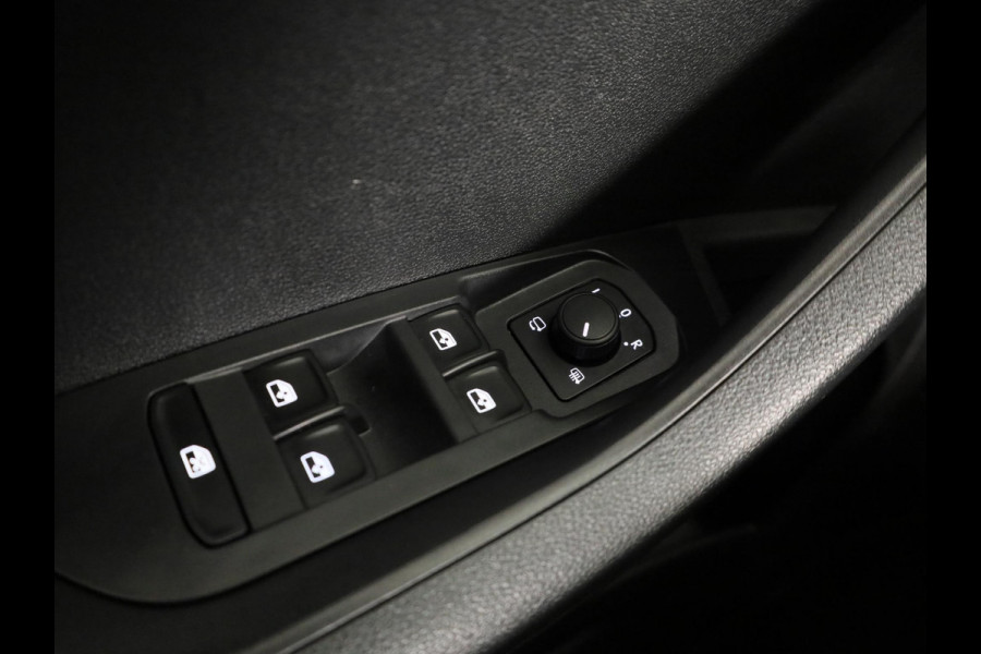 Škoda Karoq 1.5 TSI ACT Sportline Business 150pk | Parkeercamera achter | 18 inch Lichtmetalen velgen | Climatronic |