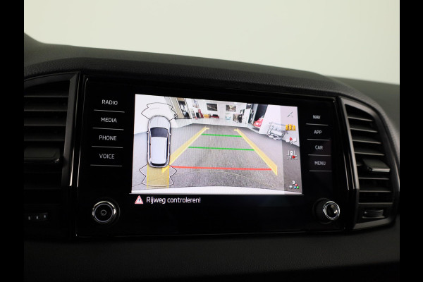 Škoda Karoq 1.5 TSI ACT Sportline Business 150pk | Parkeercamera achter | 18 inch Lichtmetalen velgen | Climatronic |