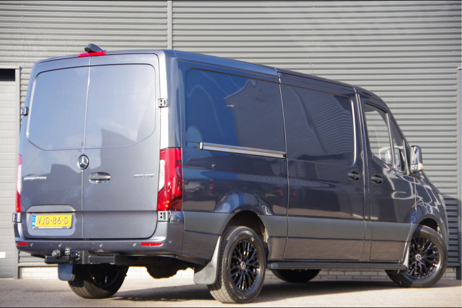 Mercedes-Benz Sprinter 319 3.0 CDI V6 L2H1 3-ZITS, AUT. LED, 3.5T TREKHAAK, MBUX 10'', CAMERA, CRUISE, NAVI, CLIMA, PARKEERSENSOREN