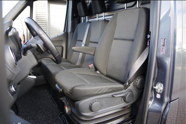 Mercedes-Benz Sprinter 319 3.0 CDI V6 L2H1 3-ZITS, AUT. LED, 3.5T TREKHAAK, MBUX 10'', CAMERA, CRUISE, NAVI, CLIMA, PARKEERSENSOREN