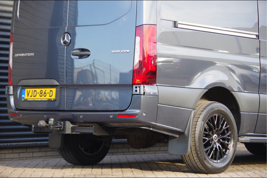 Mercedes-Benz Sprinter 319 3.0 CDI V6 L2H1 3-ZITS, AUT. LED, 3.5T TREKHAAK, MBUX 10'', CAMERA, CRUISE, NAVI, CLIMA, PARKEERSENSOREN