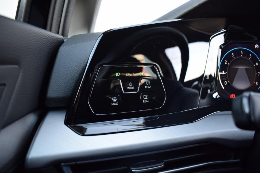 Volkswagen Golf Variant 1.0 TSI Life | Apple CarPlay | ACC | Climate | 17” LM | NAP