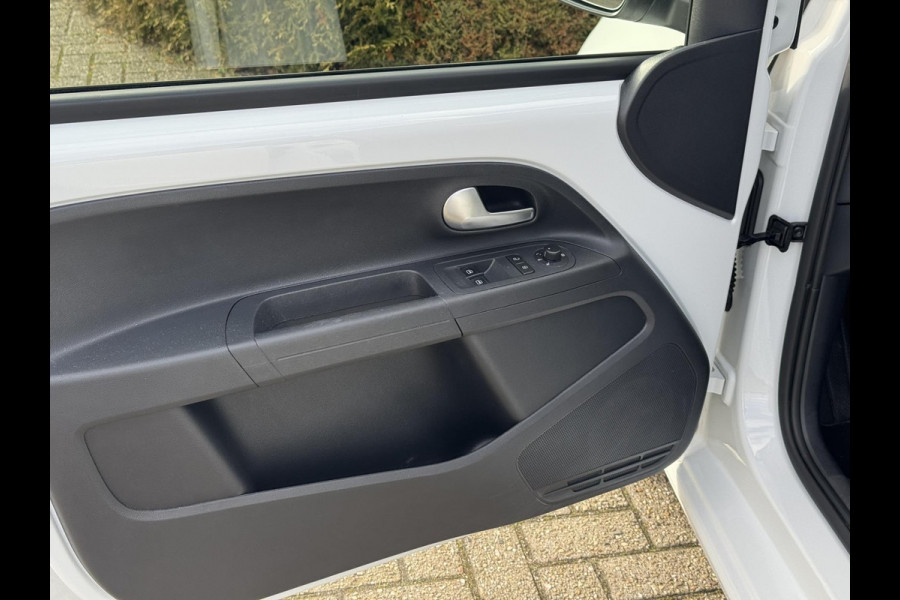 Volkswagen up! 1.0 | Executive + Winter pakket | Stoelverw., DAB, Camera, Airco, Cruise | Dealeronderhouden |