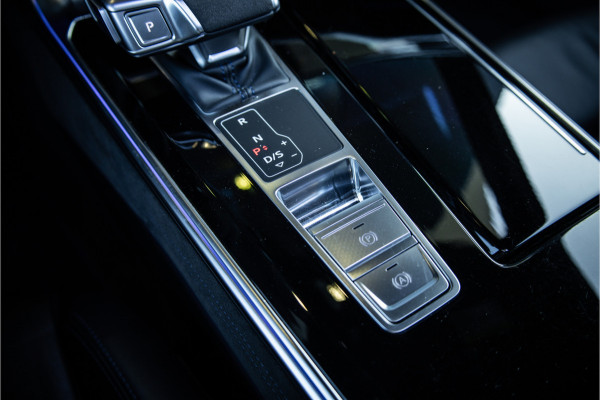 Audi RS6 C8 Avant 4.0 TFSI Quattro 740PK - RS Dynamic+ | 25jahre | Akrapovic | Keramisch | 3D Camera