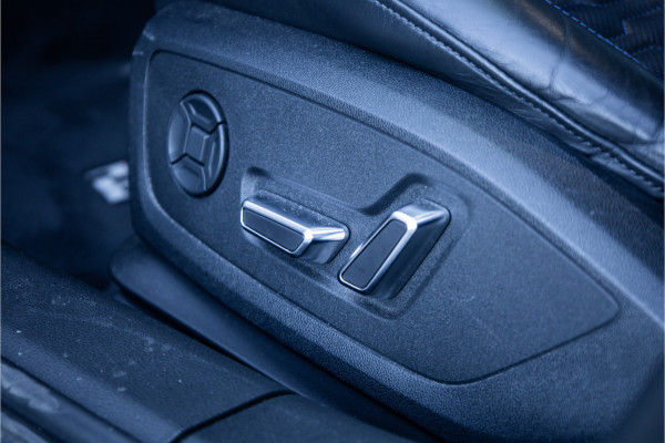 Audi RS6 C8 Avant 4.0 TFSI Quattro 740PK - RS Dynamic+ | 25jahre | Akrapovic | Keramisch | 3D Camera