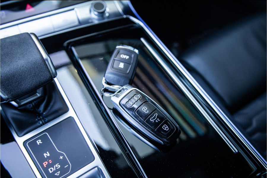 Audi RS6 C8 Avant 4.0 TFSI Quattro 740PK - RS Dynamic+ | 25jahre | Akrapovic | Keramisch | 3D Camera