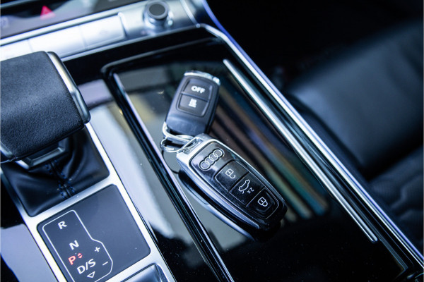 Audi RS6 C8 Avant 4.0 TFSI Quattro 740PK - RS Dynamic+ | 25jahre | Akrapovic | Keramisch | 3D Camera