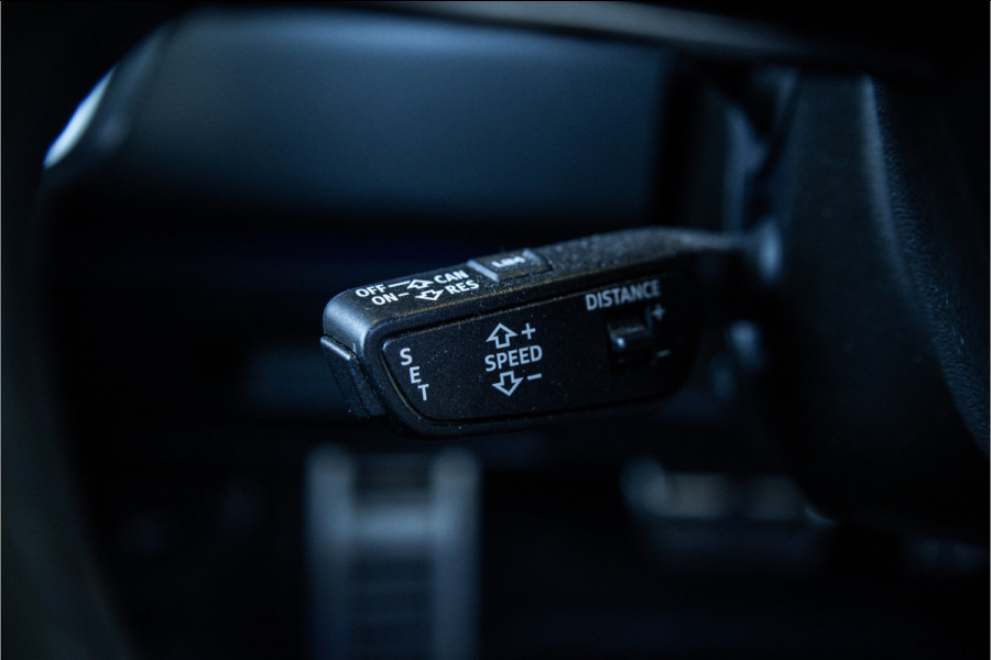 Audi RS6 C8 Avant 4.0 TFSI Quattro 740PK - RS Dynamic+ | 25jahre | Akrapovic | Keramisch | 3D Camera