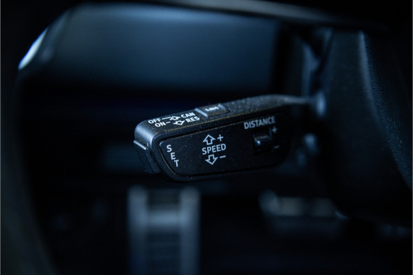 Audi RS6 C8 Avant 4.0 TFSI Quattro 740PK - RS Dynamic+ | 25jahre | Akrapovic | Keramisch | 3D Camera