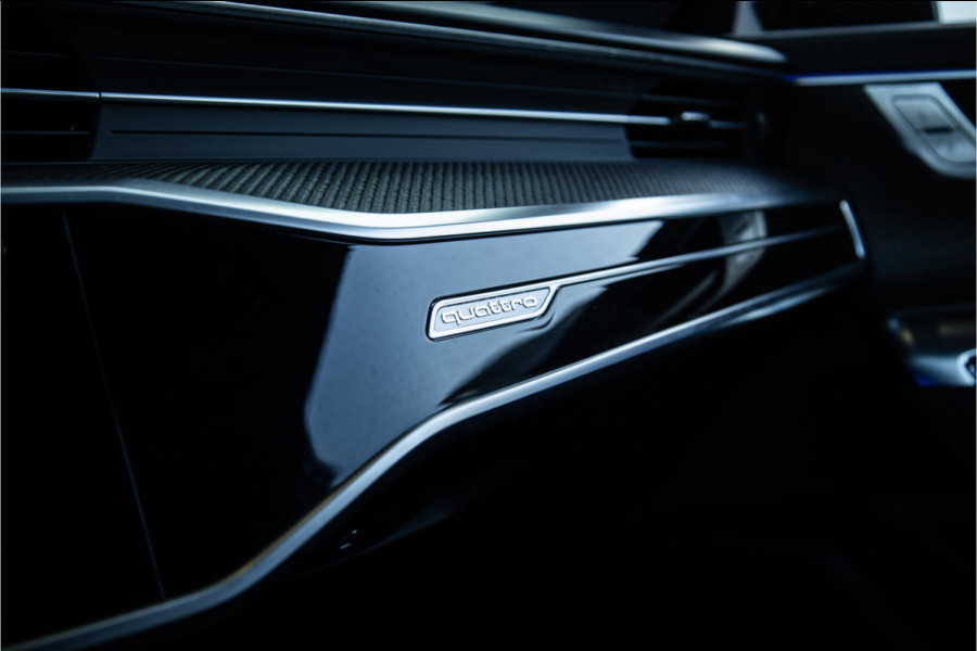 Audi RS6 C8 Avant 4.0 TFSI Quattro 740PK - RS Dynamic+ | 25jahre | Akrapovic | Keramisch | 3D Camera