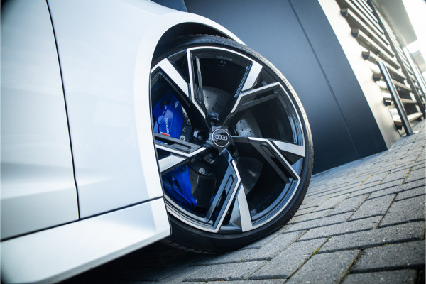 Audi RS6 C8 Avant 4.0 TFSI Quattro 740PK - RS Dynamic+ | 25jahre | Akrapovic | Keramisch | 3D Camera