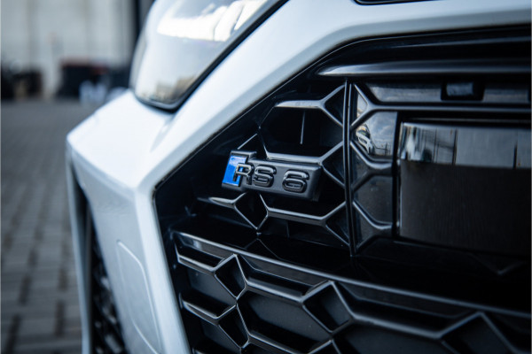 Audi RS6 C8 Avant 4.0 TFSI Quattro 740PK - RS Dynamic+ | 25jahre | Akrapovic | Keramisch | 3D Camera