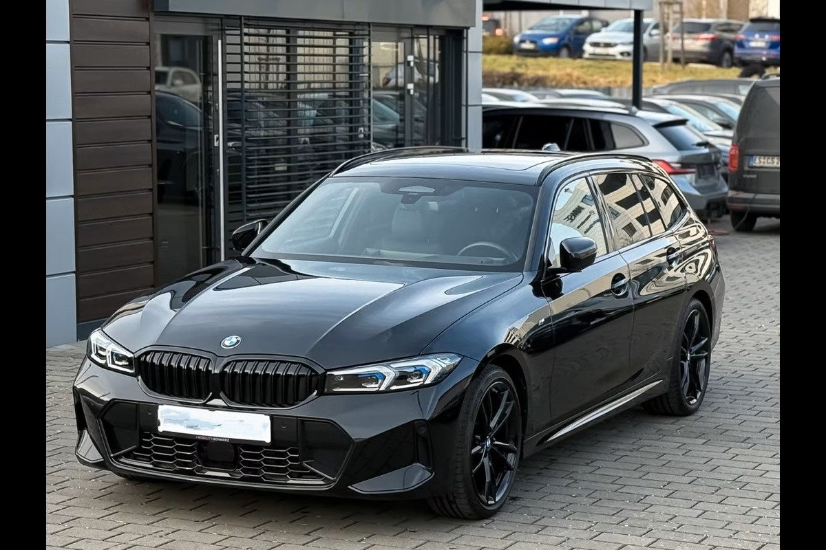 BMW 3 Serie Touring 320d xDrive M-SPORT ** LED, NAVI+, LEDER, PANORAMA, H&K, HuD, TREKH, 19-inch LMV ** 1e EIG - UNFALLFREI ** ** INFORMEER OOK NAAR ONZE AANTREKKELIJKE FINANCIAL-LEASE TARIEVEN **
