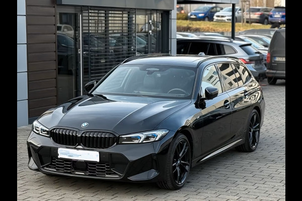 BMW 3 Serie Touring 320d xDrive M-SPORT ** LED, NAVI+, LEDER, PANORAMA, H&K, HuD, TREKH, 19-inch LMV ** 1e EIG - UNFALLFREI ** ** INFORMEER OOK NAAR ONZE AANTREKKELIJKE FINANCIAL-LEASE TARIEVEN **