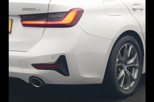 BMW 3 Serie Touring 320e Sportline PHEV 204pk Dealer O.H | Lederen Sportstoelen Verwarmd | Sfeerverlichting | Apple Carplay | Navigatie | Cruise Control | Virtual | DAB |  Plug In Hybrid