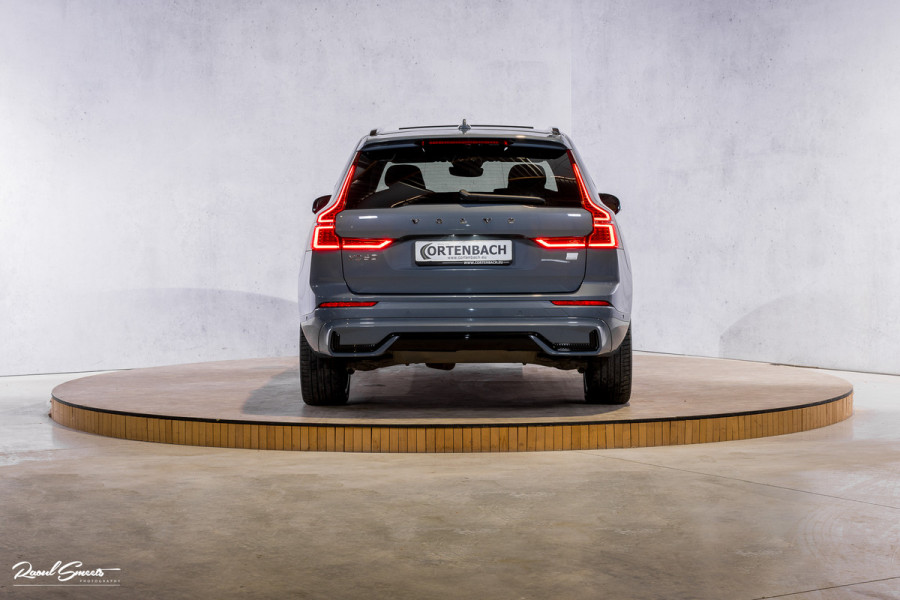 Volvo XC60 2.0 T8 Plug-in hybrid AWD Ultimate Dark | Bowers&Wilkins | Panorama dak | Adaptieve cruise | Zwenkbare trekhaak |