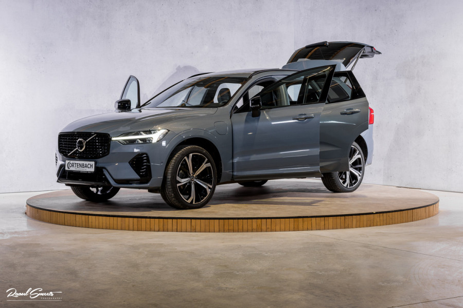 Volvo XC60 2.0 T8 Plug-in hybrid AWD Ultimate Dark | Bowers&Wilkins | Panorama dak | Adaptieve cruise | Zwenkbare trekhaak |
