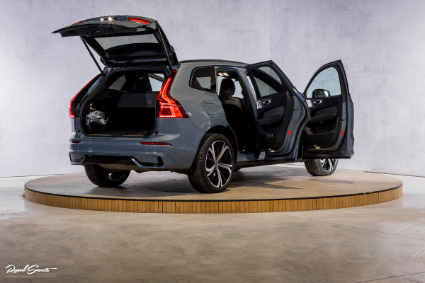 Volvo XC60 2.0 T8 Plug-in hybrid AWD Ultimate Dark | Bowers&Wilkins | Panorama dak | Adaptieve cruise | Zwenkbare trekhaak |