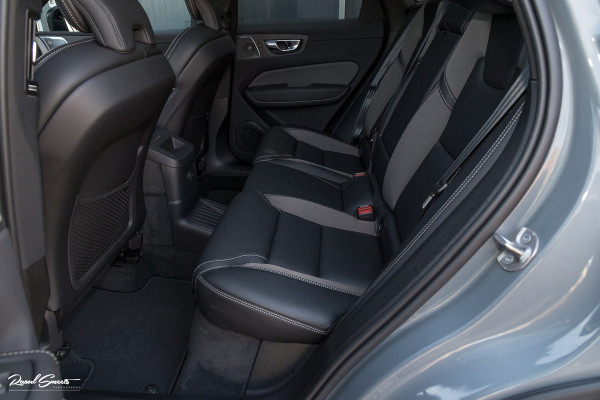 Volvo XC60 2.0 T8 Plug-in hybrid AWD Ultimate Dark | Bowers&Wilkins | Panorama dak | Adaptieve cruise | Zwenkbare trekhaak |