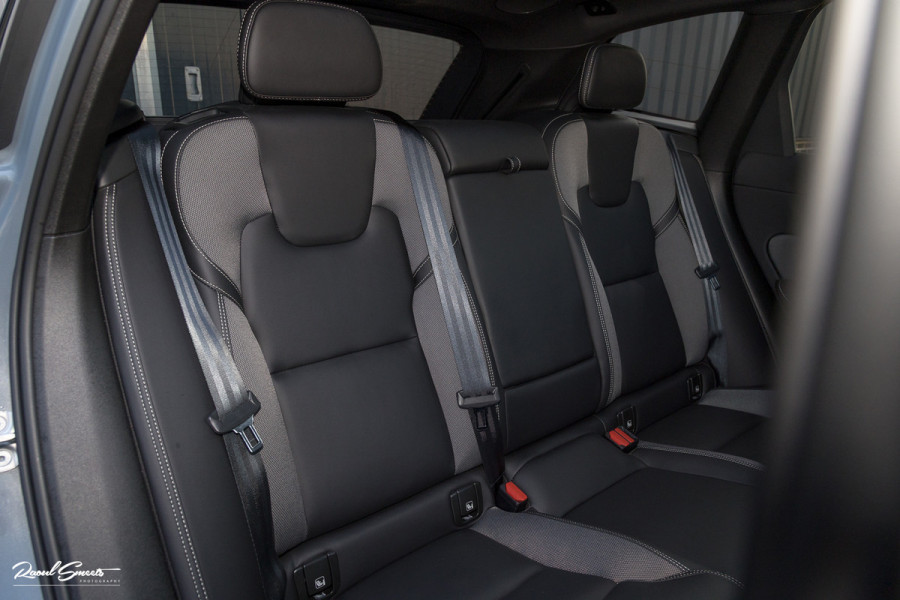 Volvo XC60 2.0 T8 Plug-in hybrid AWD Ultimate Dark | Bowers&Wilkins | Panorama dak | Adaptieve cruise | Zwenkbare trekhaak |