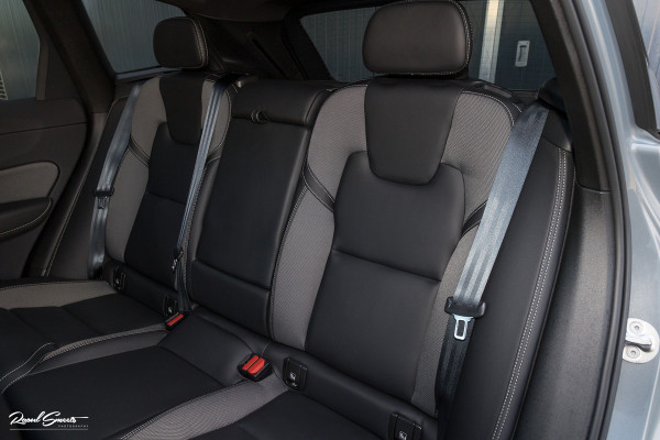 Volvo XC60 2.0 T8 Plug-in hybrid AWD Ultimate Dark | Bowers&Wilkins | Panorama dak | Adaptieve cruise | Zwenkbare trekhaak |