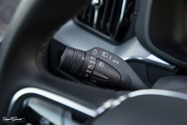 Volvo XC60 2.0 T8 Plug-in hybrid AWD Ultimate Dark | Bowers&Wilkins | Panorama dak | Adaptieve cruise | Zwenkbare trekhaak |