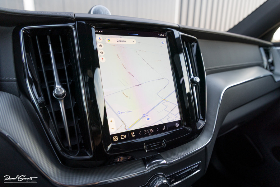 Volvo XC60 2.0 T8 Plug-in hybrid AWD Ultimate Dark | Bowers&Wilkins | Panorama dak | Adaptieve cruise | Zwenkbare trekhaak |