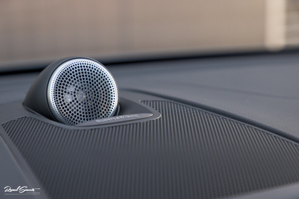 Volvo XC60 2.0 T8 Plug-in hybrid AWD Ultimate Dark | Bowers&Wilkins | Panorama dak | Adaptieve cruise | Zwenkbare trekhaak |