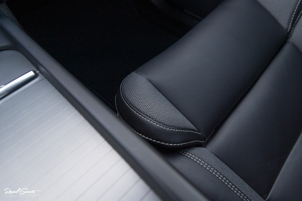 Volvo XC60 2.0 T8 Plug-in hybrid AWD Ultimate Dark | Bowers&Wilkins | Panorama dak | Adaptieve cruise | Zwenkbare trekhaak |