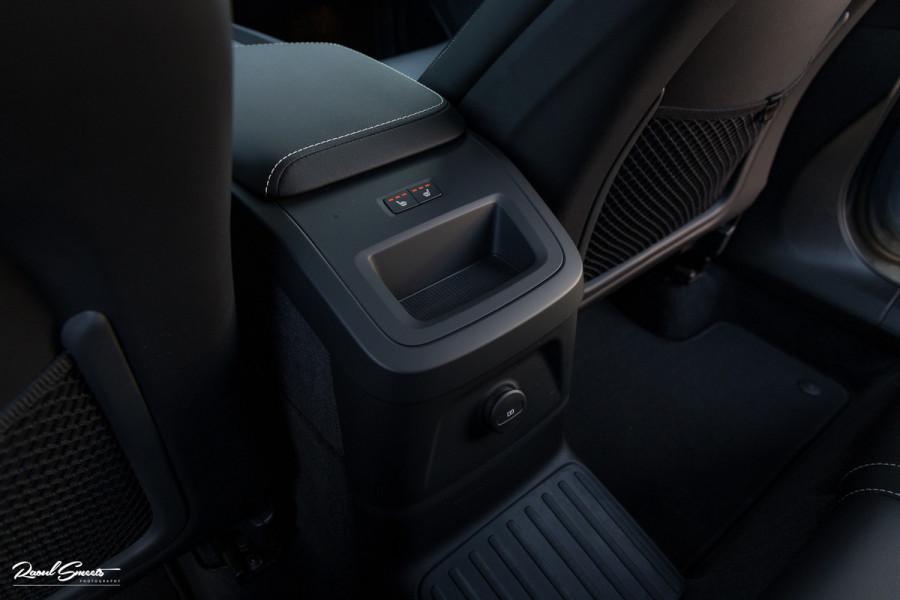 Volvo XC60 2.0 T8 Plug-in hybrid AWD Ultimate Dark | Bowers&Wilkins | Panorama dak | Adaptieve cruise | Zwenkbare trekhaak |