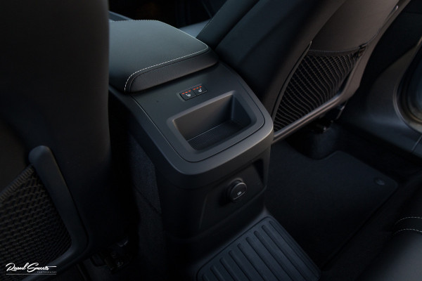 Volvo XC60 2.0 T8 Plug-in hybrid AWD Ultimate Dark | Bowers&Wilkins | Panorama dak | Adaptieve cruise | Zwenkbare trekhaak |