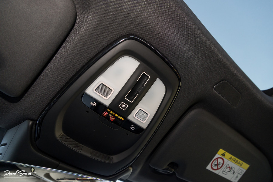 Volvo XC60 2.0 T8 Plug-in hybrid AWD Ultimate Dark | Bowers&Wilkins | Panorama dak | Adaptieve cruise | Zwenkbare trekhaak |