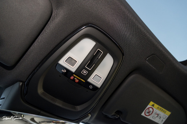 Volvo XC60 2.0 T8 Plug-in hybrid AWD Ultimate Dark | Bowers&Wilkins | Panorama dak | Adaptieve cruise | Zwenkbare trekhaak |