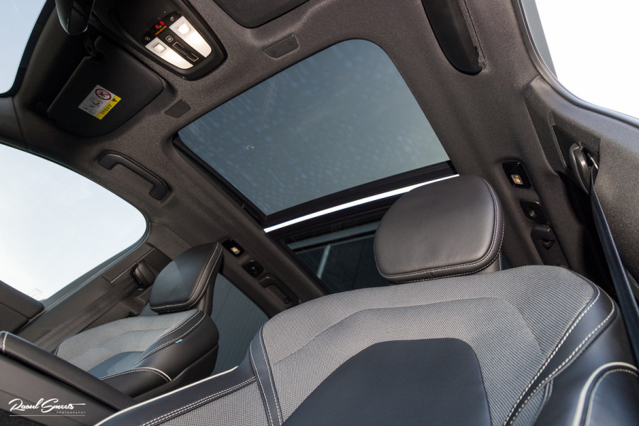 Volvo XC60 2.0 T8 Plug-in hybrid AWD Ultimate Dark | Bowers&Wilkins | Panorama dak | Adaptieve cruise | Zwenkbare trekhaak |