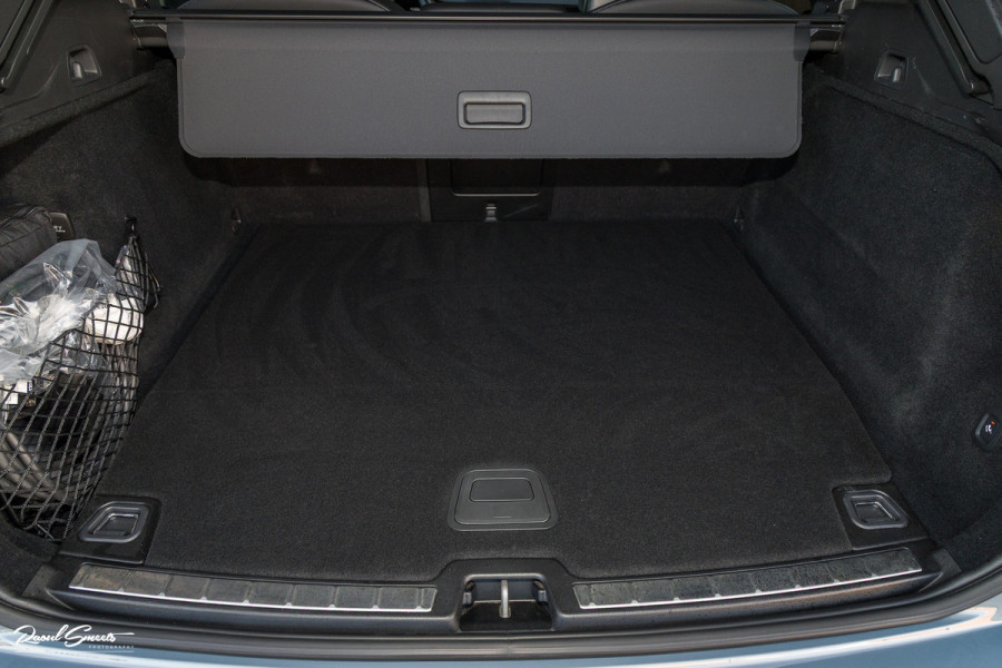 Volvo XC60 2.0 T8 Plug-in hybrid AWD Ultimate Dark | Bowers&Wilkins | Panorama dak | Adaptieve cruise | Zwenkbare trekhaak |