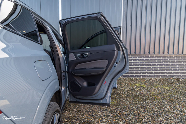 Volvo XC60 2.0 T8 Plug-in hybrid AWD Ultimate Dark | Bowers&Wilkins | Panorama dak | Adaptieve cruise | Zwenkbare trekhaak |