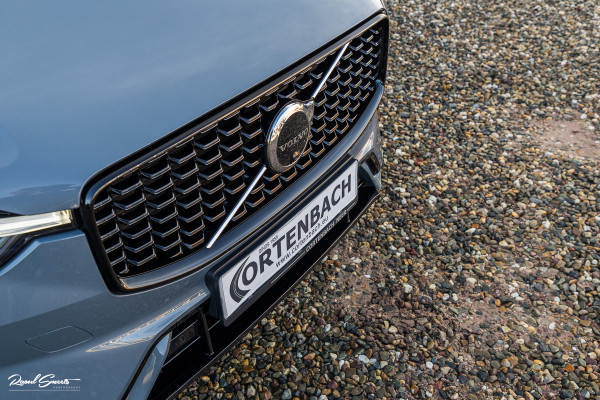 Volvo XC60 2.0 T8 Plug-in hybrid AWD Ultimate Dark | Bowers&Wilkins | Panorama dak | Adaptieve cruise | Zwenkbare trekhaak |