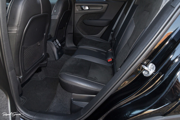 Volvo XC40 1.5 T4 Recharge R-Design | Adaptieve cruise | Panorama dak | 360 Camera |