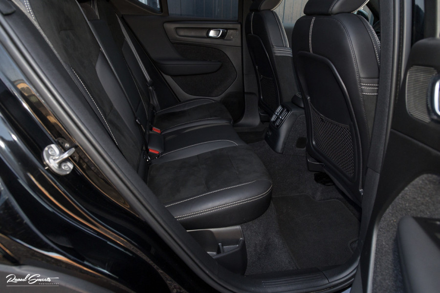 Volvo XC40 1.5 T4 Recharge R-Design | Adaptieve cruise | Panorama dak | 360 Camera |