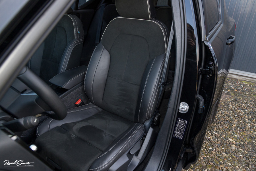 Volvo XC40 1.5 T4 Recharge R-Design | Adaptieve cruise | Panorama dak | 360 Camera |