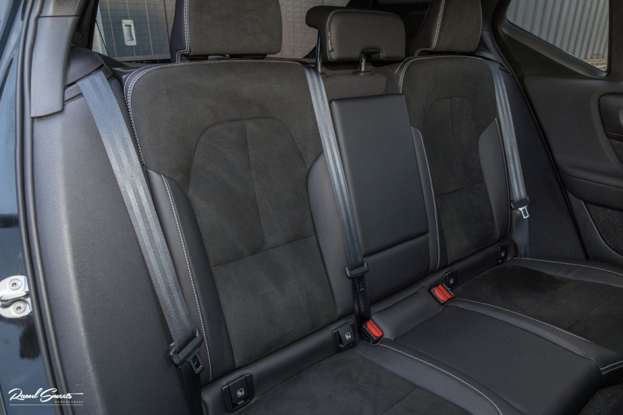 Volvo XC40 1.5 T4 Recharge R-Design | Adaptieve cruise | Panorama dak | 360 Camera |