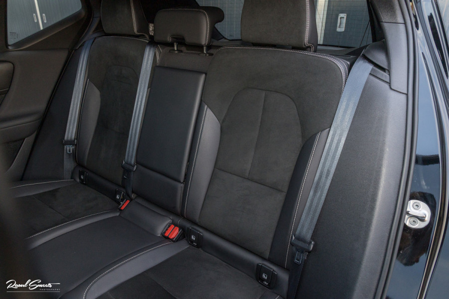 Volvo XC40 1.5 T4 Recharge R-Design | Adaptieve cruise | Panorama dak | 360 Camera |