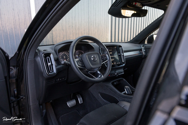 Volvo XC40 1.5 T4 Recharge R-Design | Adaptieve cruise | Panorama dak | 360 Camera |