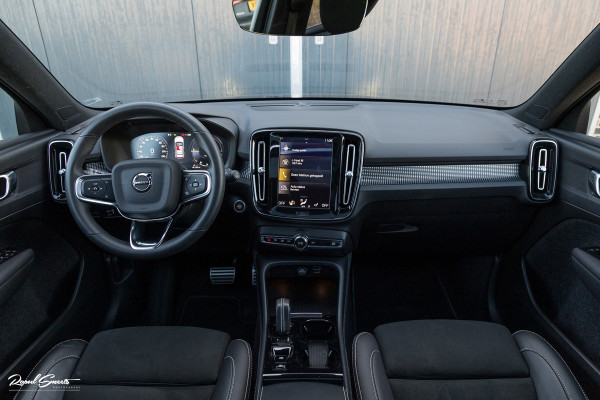 Volvo XC40 1.5 T4 Recharge R-Design | Adaptieve cruise | Panorama dak | 360 Camera |