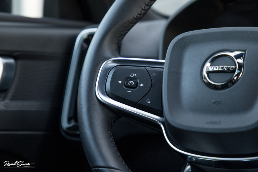 Volvo XC40 1.5 T4 Recharge R-Design | Adaptieve cruise | Panorama dak | 360 Camera |